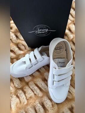 NWT - Women's White Velcro Canvas Sneakers. ( EU 39 / US 8.5)